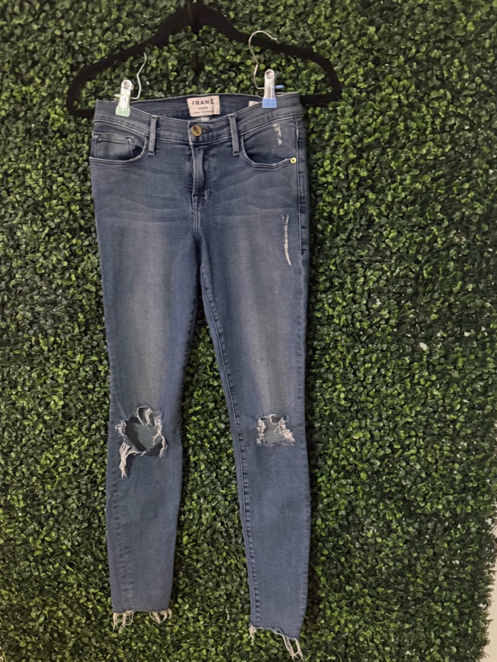 FRAME Le Skinny de Jeanne – Distressed Raw Hem | Size 28 | 28” Inseam